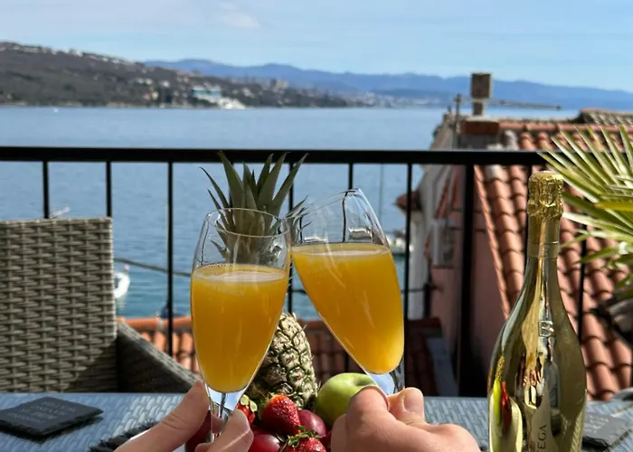 Volos Karmen With Roof Terrace, Sea View, Free Private Parking Abbazia